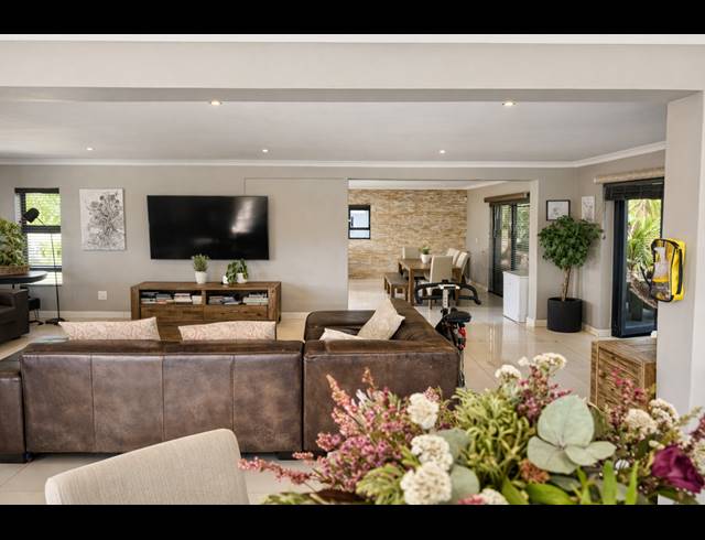 4 BEDROOM HOUSE FOR SALE IN FLAMINGO VLEI
